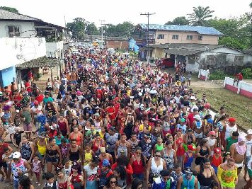 notícia: CarnaAmapá 2018 reúne mais de dois mil foliões na praça do município