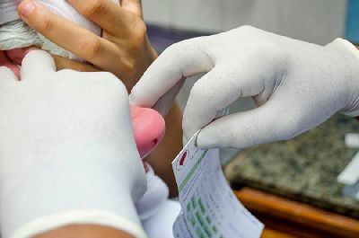 notícia: Hemoap analisou mais de 9 mil testes do pezinho em 2017