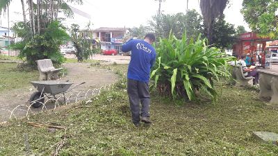 notícia: Caesa realiza serviço de limpeza e roçagem na praça da Caixa D'água, no Buritizal