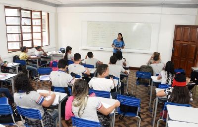 notícia: Professores de espanhol podem se inscrever em Curso de Atualização até esta segunda, 29