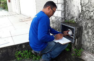 notícia: Caesa fiscaliza residências no bairro Cabralzinho, em Macapá