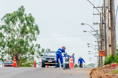 notícia: Governo inicia sinalização de novo trecho da Rodovia Duca Serra