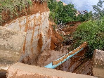 notícia: Defesa Civil monitora deslizamento de terra em Vitória do Jari