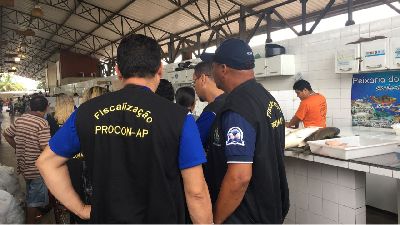 notícia: Procon/AP realiza operação Quilo Certo nas principais feiras de Macapá e Santana