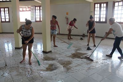 notícia: Casa do Artesão recebe mutirão de limpeza para reabertura