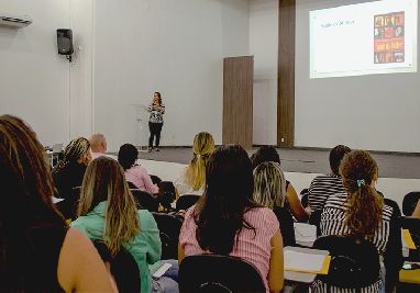 notícia: Secretaria de Saúde qualifica profissionais para reforço do atendimento no pré-natal