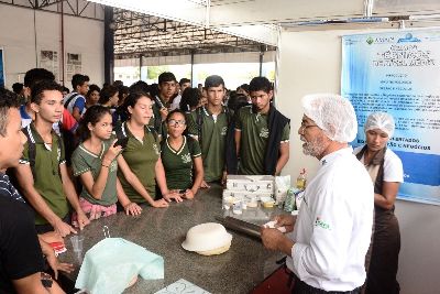 notícia: Feira de Profissões apresenta cursos profissionalizantes para estudantes da rede estadual