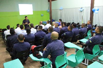 notícia: Profissionais responsáveis pelo monitoramento das escolas participam de qualificação 