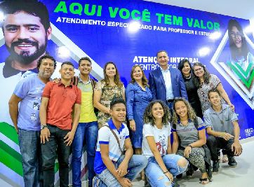 notícia: Governo inaugura Centro de Valorização da Educação dedicado a servidores e estudantes