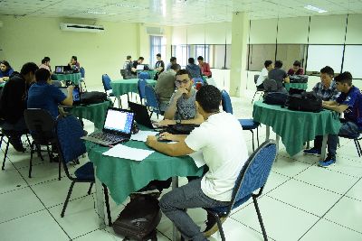 notícia: 1º Hackathon: Acadêmicos são desafiados a criar soluções tecnológicas para gestão pública