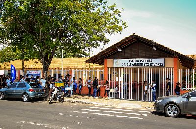 notícia: Primeiro dia da prova do Enem é marcado pelo nervosismo e ansiedade com o tema da redação