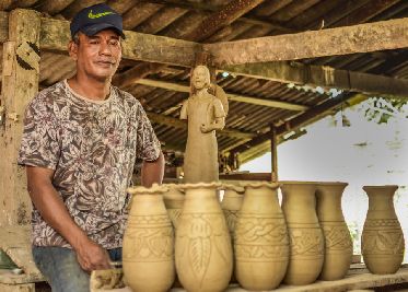 notícia: Artesão mantém viva a prática milenar que alia criatividade com o trabalho manual