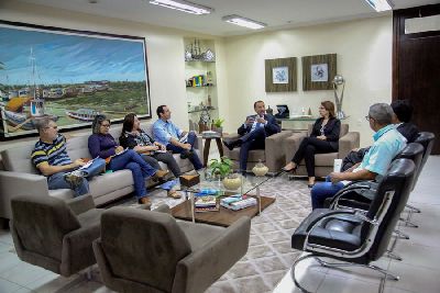 notícia: Governador recebe sindicalistas e garante apoio para manter emprego de servidores da CEA