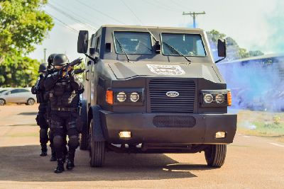 notícia: Veículo blindado vai reforçar atuação da PM em operações de alto risco