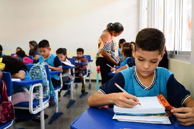 notícia: Moradores do Macapaba participam de pesquisa para planejamento escolar