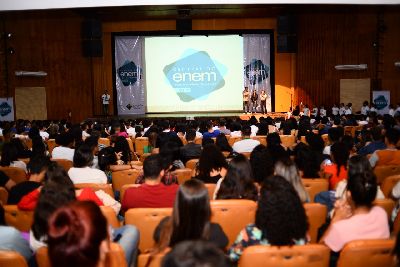 notícia: Central do Enem estabelece novo calendário de aulas