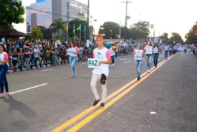 notícia: Em desfile cívico, estudantes enfatizam valorização da vida