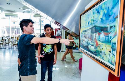 notícia: Fotografias e obras da antiga Macapá chamam a atenção em shoppings da cidade