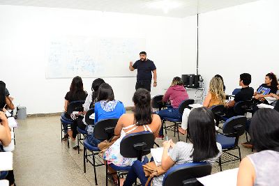 notícia: Central do Enem inaugura com aulas de matemática em Santana