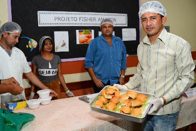 notícia: Escola de Pesca realiza feira de empreendedorismo com venda de orgânicos e recicláveis