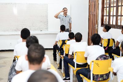 notícia: Escola Antônio Messias aposta em aulões e reforço na redação para o Enem