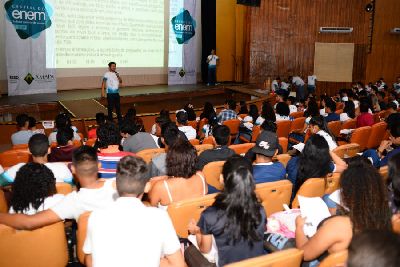 notícia: Estudantes lotam o Bacabeiras para aulão gratuito de preparação para o Enem