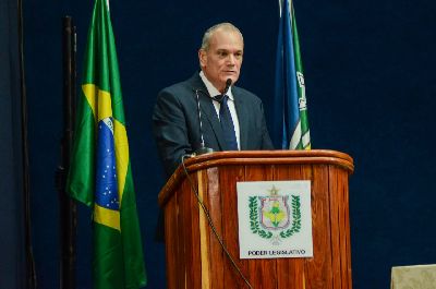 notícia: Vice-governador pede aportes financeiros ao presidente do Senado em sessão solene