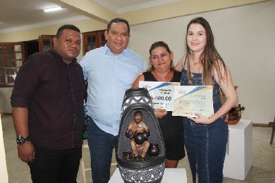 notícia: Cerâmica que retrata a prática do artesão vence concurso de peças artesanais