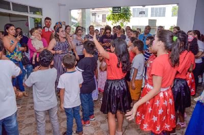 notícia: Brincadeiras, lanches e presentes alegram tarde de crianças e adolescentes do Ciã Katuá