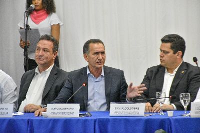 notícia: Waldez Góes reforça unidade de gestores e parlamentares em favor da saúde pública