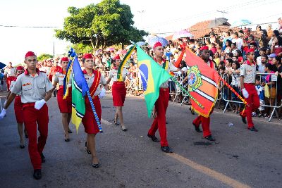 notícia: Mais de 6 mil pessoas prestigiam desfile cívico estudantil e militar da zona norte