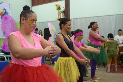 notícia: Programação com apresentações artísticas marca Dia Internacional da Síndrome de Down