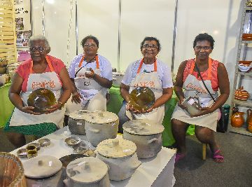 notícia: Artesãos faturam R$ 2,4 mil com a venda de 180 peças no Festival Brasil Sabor