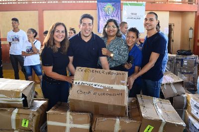 notícia: Governo entrega 100 computadores recondicionados para escolas da rede estadual 