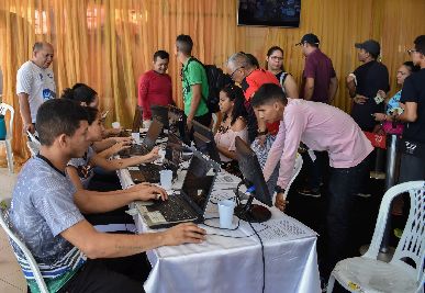 notícia: Participantes começam a retirar kits para Corrida da Lei Seca marcada para domingo, 29