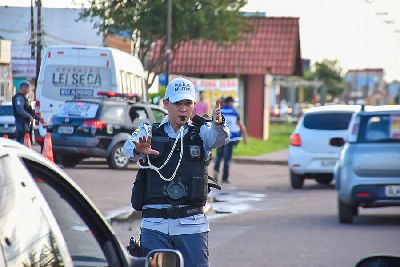 notícia: Operação integrada apresenta 99 autuações de trânsito e apreende arma e munição