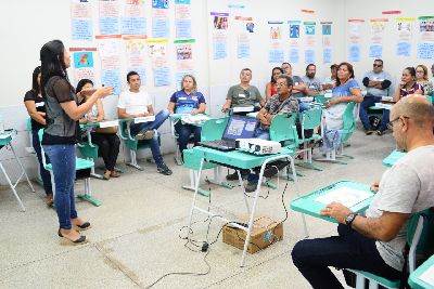 notícia: Educação: Mais de 2 mil professores são formados para implementação do currículo amapaense