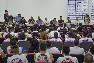 notícia: Governo debate políticas públicas para o fortalecimento da capoeira no Amapá