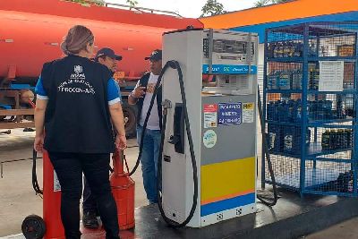 notícia: Operação interdita bomba de gasolina que marcava 1,700 litro de diferença no abastecimento