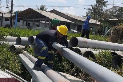 notícia: Começa implantação de postes de material sustentável em comunidade do Bailique