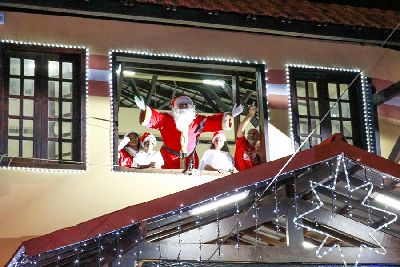 notícia: Cantata e visita do ‘bom velhinho’ são destaques na primeira noite do Feirão Natalino