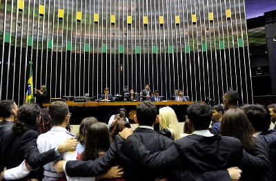 notícia: Estudantes já podem se inscrever para 16ª edição do Parlamento Jovem Brasileiro