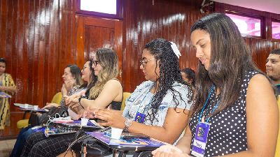 notícia: 'As pessoas não deixam de ser pessoas por conta da deficiência, diz professor em workshop