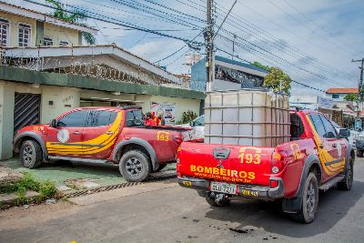 notícia: Estado atende população com distribuição de água, alimentos e combustível para geradores