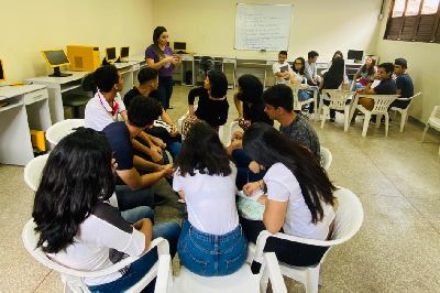 notícia: Intercâmbio no exterior: etapa de entrevistas convoca alunos candidatos