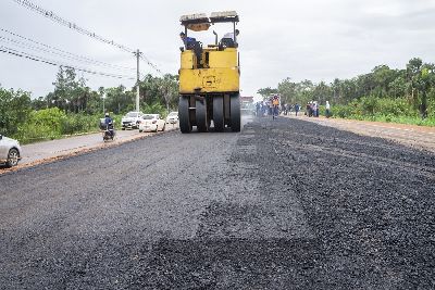 notícia: Nova Duca Serra: trecho da ponte sobre a Lagoa começa a ser asfaltado