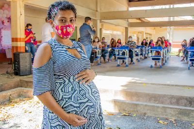 notícia: Outubro Rosa: Ação leva alerta e conscientização às jovens mulheres bolsistas do programa Amapá Jovem