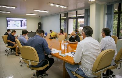 notícia: Covid-19: Governo e prefeituras avaliam protocolo de atendimento e novas medidas de restrição