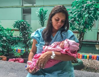 notícia: É menina! Primeiro bebê amapaense de 2020 nasceu a meia-noite