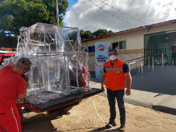 notícia: Cápsulas de proteção produzidas no Amapá são entregues a Centro de Atendimento Covid-19